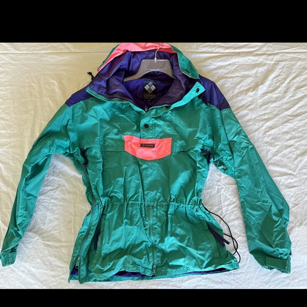 Vintage Columbia jacket. Teal with pink and purple accents. Radial sleeve
